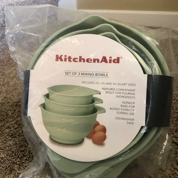 New KitchenAid Classic Mixing Bowls, Set of 3, Pistachio - Picture 3 of 5